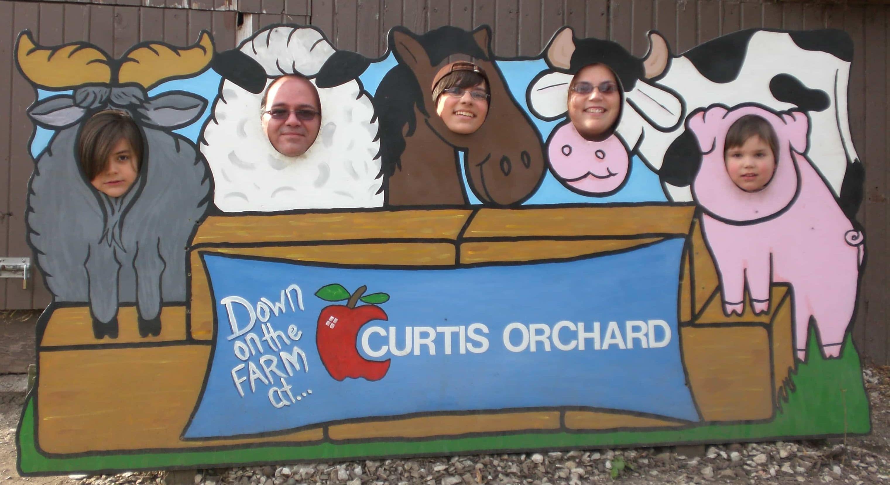 Cerezo family at Curtis Orchard